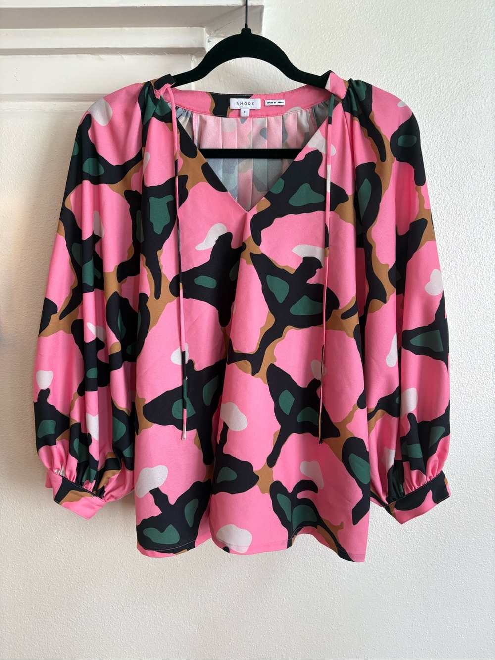RHODE Pink Abstract Camo V-Neck Balloon Sleeve Blouse
